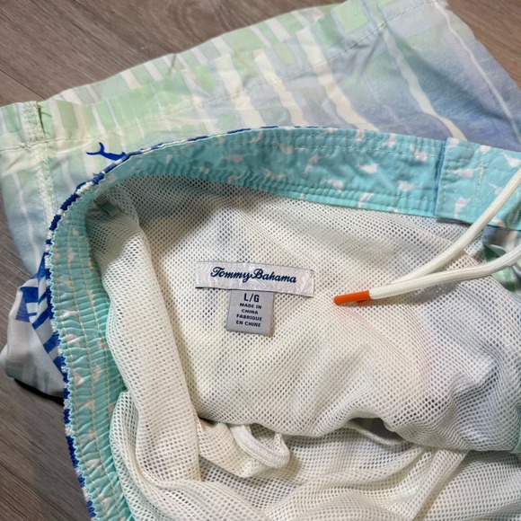 Tommy Bahama Bundle Swim Trunks All Over Print Size Large Blue/White Lined - Picture 6 of 11